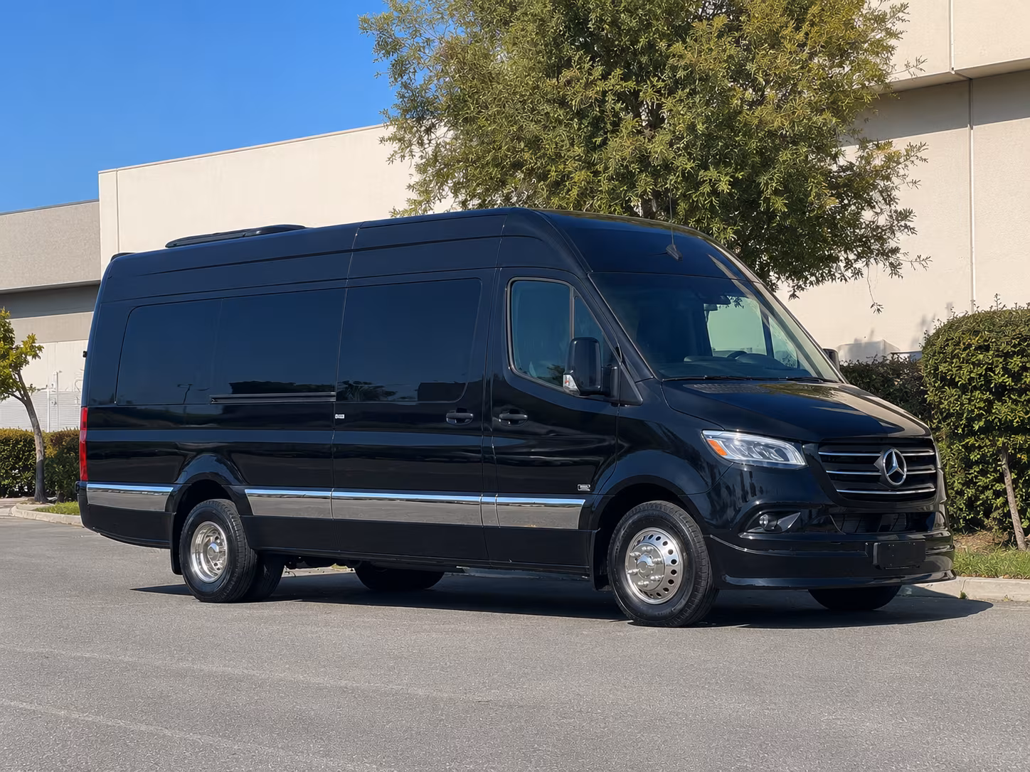 San Diego Airport Shuttle & Transportation party bus exterior