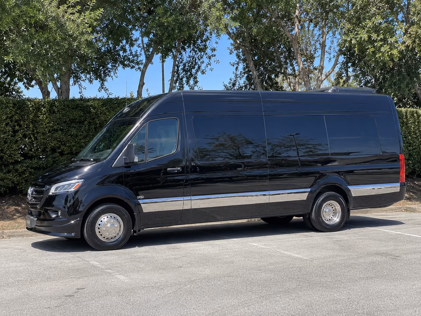 San Diego Airport Shuttle & Transportation party bus exterior