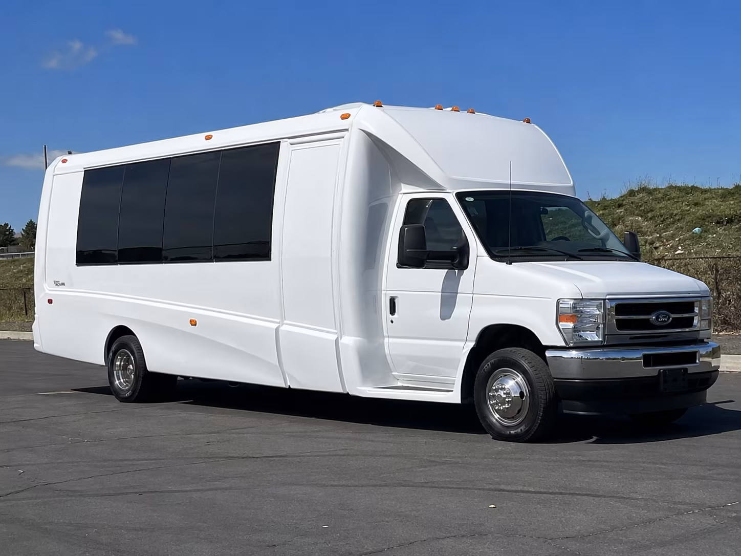 San Diego Winery Tour & Pub Crawl Transportation party bus exterior