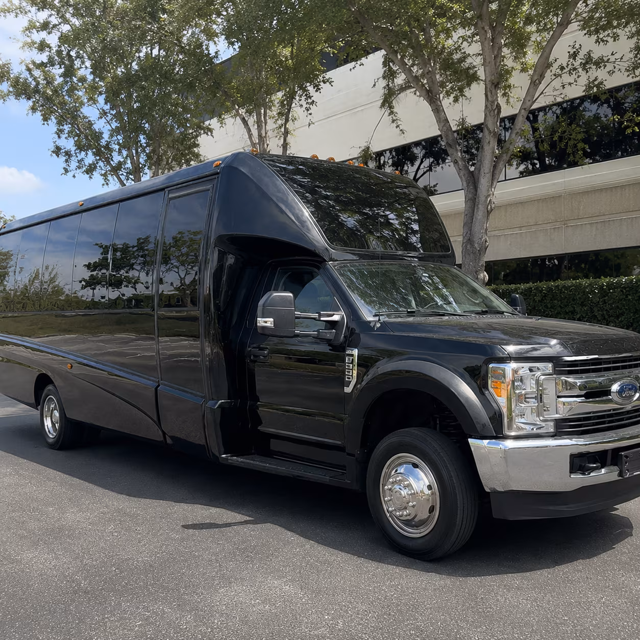 San Diego Winery Tour & Pub Crawl Transportation party bus exterior